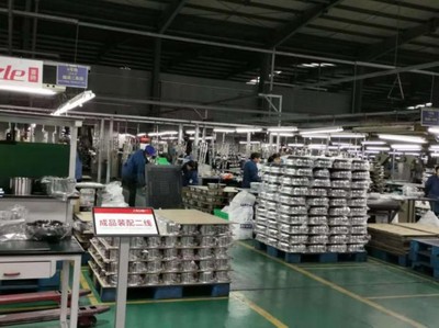 上海“全球新品首發(fā)地”雙輪驅(qū)動(dòng) 本土品牌發(fā)力與軟件銷(xiāo)售新浪潮